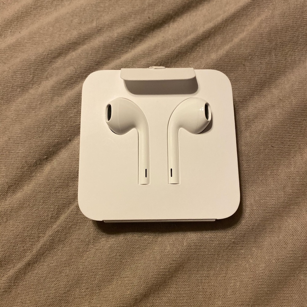 New Apple EarPods
